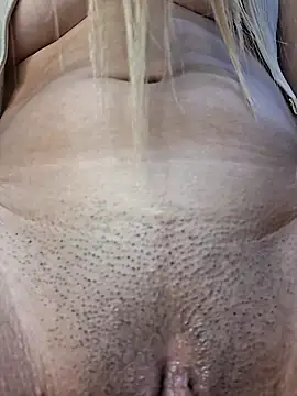 Elianasuarezz online show from November 2025 01:06:01 AM