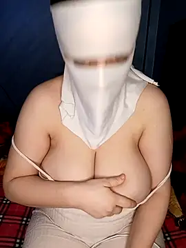 Lamia Queen  online show from November 2025 05:24:01 PM