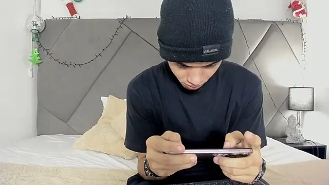 andrew colleman online show from November 2025 04:22:01 AM