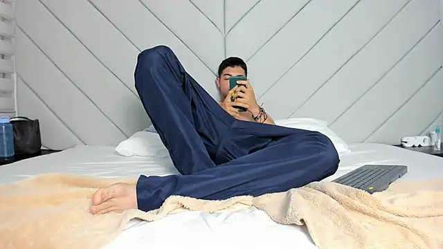 andrew colleman online show from October 2025 02:56:01 AM