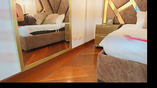 Snapshot of zarah_andrew__ chatting on November 2025 02:42:02 PM zarah andrew online show from November 2025 02:42:02 PM