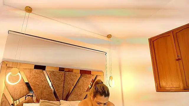 Snapshot of zarah_andrew__ chatting on November 2025 12:06:01 PM zarah andrew online show from November 2025 12:06:01 PM