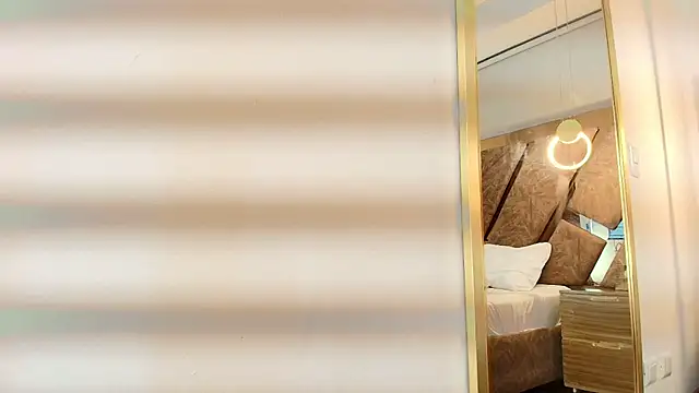 Snapshot of zarah_andrew__ chatting on December 2025 12:04:02 PM zarah andrew online show from December 2025 12:04:02 PM