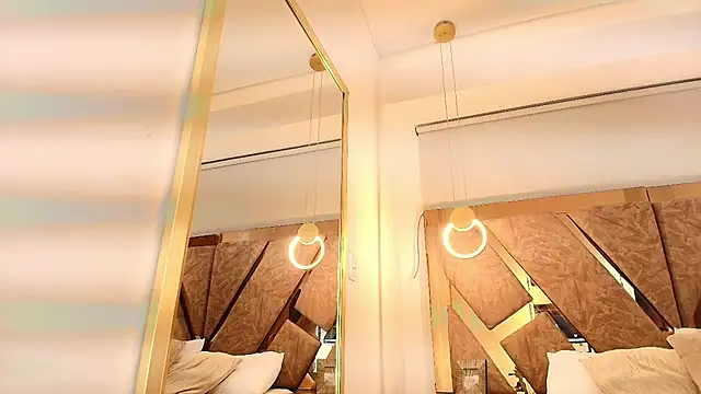 Snapshot of zarah_andrew__ chatting on November 2025 12:05:01 PM zarah andrew online show from November 2025 12:05:01 PM