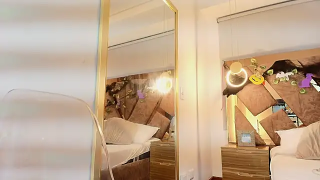 Snapshot of zarah_andrew__ chatting on October 2025 12:28:01 PM zarah andrew online show from October 2025 12:28:01 PM