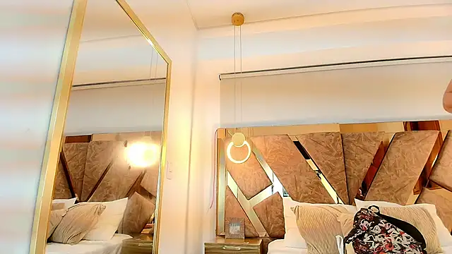 Snapshot of zarah_andrew__ chatting on December 2025 12:00:02 PM zarah andrew online show from December 2025 12:00:02 PM