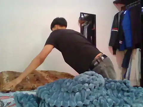 Snapshot of Barrx0018 chatting on December 2025 05:40:01 PM Barrx0018 online show from December 2025 05:40:01 PM