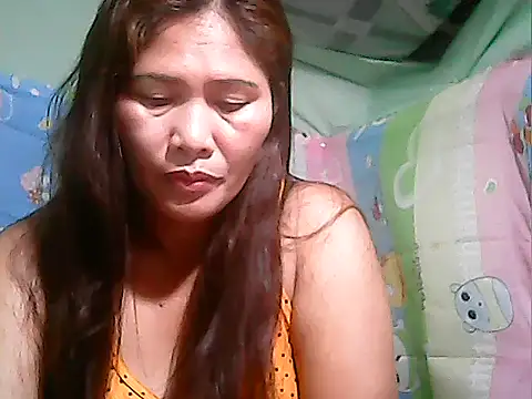 Snapshot of Juicy_69xx chatting on October 2025 07:37:01 PM Juicy 69xx online show from October 2025 07:37:01 PM