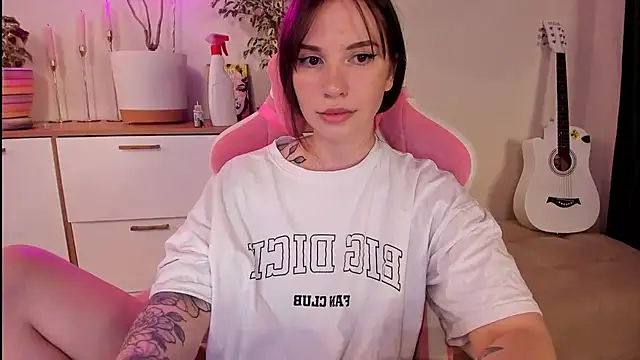 Snapshot of Voytinyme chatting on October 2025 06:38:02 PM Voytinyme online show from October 2025 06:38:02 PM