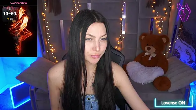 EliseVelour online show from March 2026 01:33:01 PM