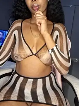 Snapshot of ELAINE_xXxX chatting on December 2025 09:03:02 PM ELAINE xXxX online show from December 2025 09:03:02 PM