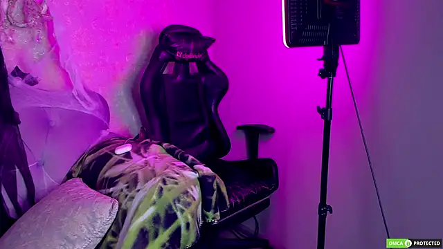 WilliamDyson online show from October 2025 04:44:02 AM