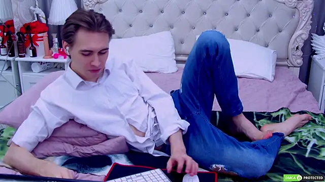 WilliamDyson online show from November 2025 03:13:02 AM