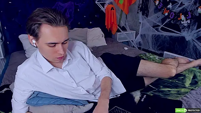 WilliamDyson online show from October 2025 03:15:02 AM