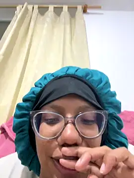 Valen1800 online show from November 2025 12:47:01 AM