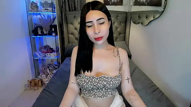 Claudia empress online show from November 2025 10:46:01 PM