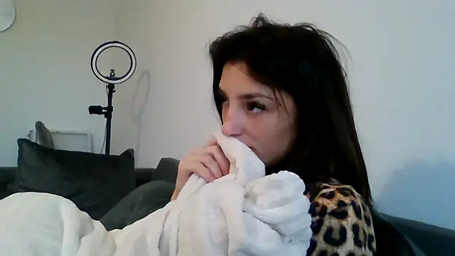 naughtybella05 online show from November 2025 07:34:02 AM