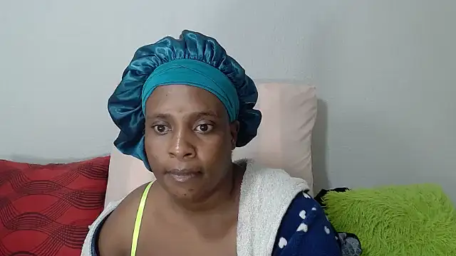 QueenRomaxx1 online show from October 2025 08:00:01 PM