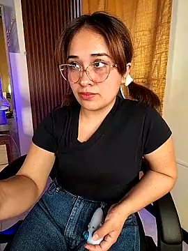 Snapshot of sara-lopez1 chatting on September 2025 02:24:02 PM sara-lopez1 online show from September 2025 02:24:02 PM