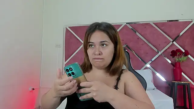 Snapshot of sara-lopez1 chatting on September 2025 11:39:02 AM sara-lopez1 online show from September 2025 11:39:02 AM
