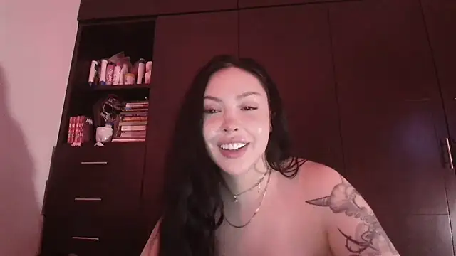 Snapshot of DreamGirl18 chatting on October 2025 01:59:02 AM DreamGirl18 online show from October 2025 01:59:02 AM
