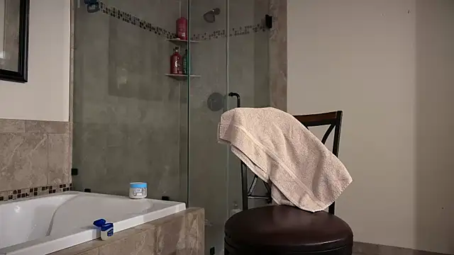 Snapshot of DERTYLAY chatting on October 2025 04:55:02 AM DERTYLAY online show from October 2025 04:55:02 AM