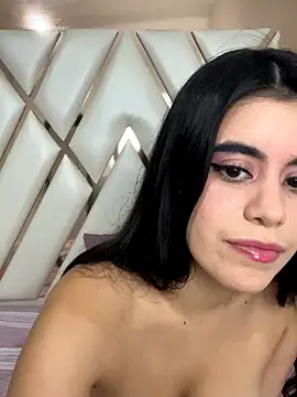 CoralineRusso1 online show from November 2025 07:01:02 AM