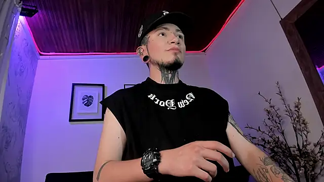 tyler jones  online show from October 2025 04:06:01 AM