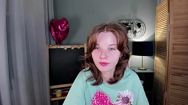 Snapshot of Madelaineses chatting on October 2025 08:44:01 AM Madelaineses online show from October 2025 08:44:01 AM