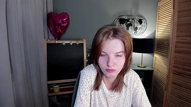 Snapshot of Madelaineses chatting on October 2025 10:27:01 AM Madelaineses online show from October 2025 10:27:01 AM