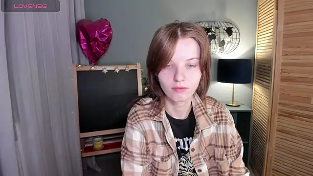 Snapshot of Madelaineses chatting on October 2025 11:23:01 AM Madelaineses online show from October 2025 11:23:01 AM