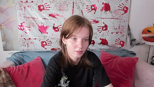 Snapshot of Madelaineses chatting on October 2025 09:08:01 AM Madelaineses online show from October 2025 09:08:01 AM