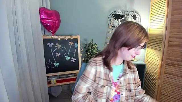 Snapshot of Madelaineses chatting on November 2025 09:13:01 AM Madelaineses online show from November 2025 09:13:01 AM