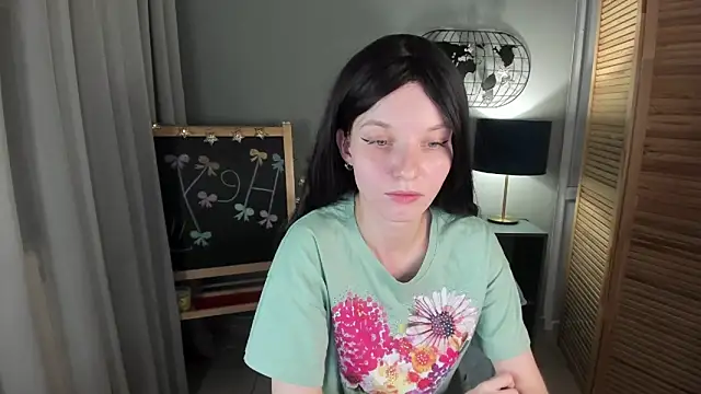 Snapshot of Madelaineses chatting on November 2025 09:20:02 AM Madelaineses online show from November 2025 09:20:02 AM