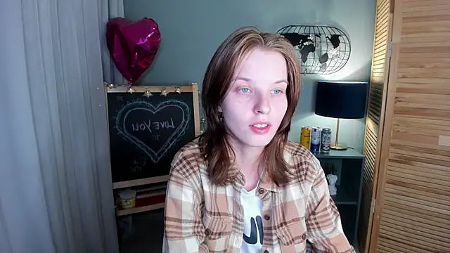 Snapshot of Madelaineses chatting on October 2025 02:29:02 PM Madelaineses online show from October 2025 02:29:02 PM