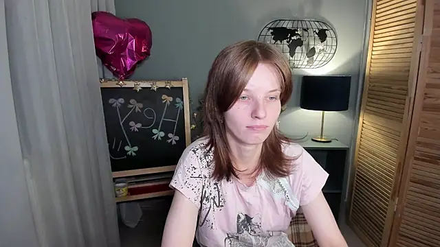 Snapshot of Madelaineses chatting on November 2025 09:57:01 AM Madelaineses online show from November 2025 09:57:01 AM