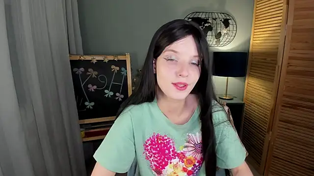 Snapshot of Madelaineses chatting on December 2025 08:49:02 AM Madelaineses online show from December 2025 08:49:02 AM