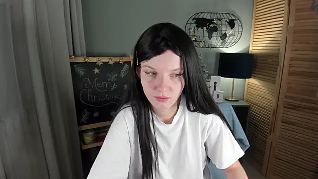 Snapshot of Madelaineses chatting on December 2025 08:41:02 AM Madelaineses online show from December 2025 08:41:02 AM