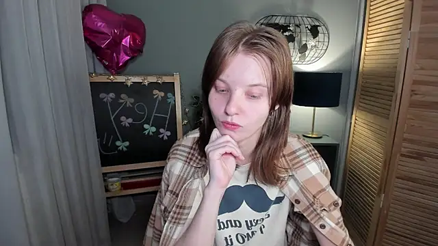 Snapshot of Madelaineses chatting on November 2025 10:54:01 AM Madelaineses online show from November 2025 10:54:01 AM