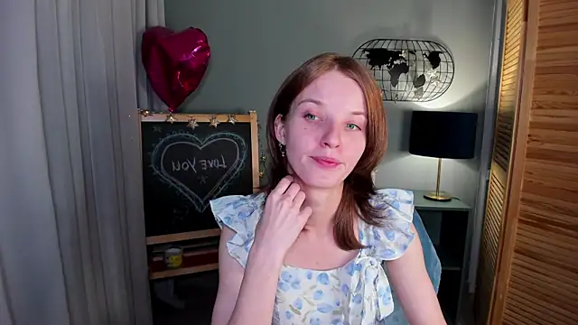 Snapshot of Madelaineses chatting on October 2025 10:50:02 AM Madelaineses online show from October 2025 10:50:02 AM