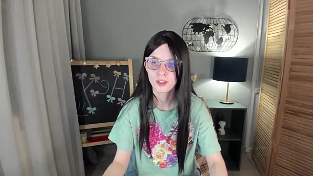 Snapshot of Madelaineses chatting on November 2025 09:26:02 PM Madelaineses online show from November 2025 09:26:02 PM