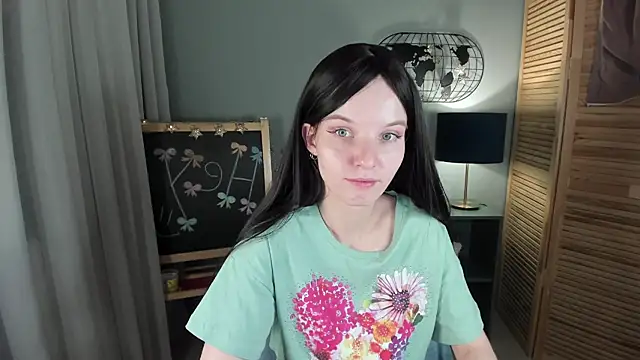 Snapshot of Madelaineses chatting on November 2025 08:37:01 AM Madelaineses online show from November 2025 08:37:01 AM