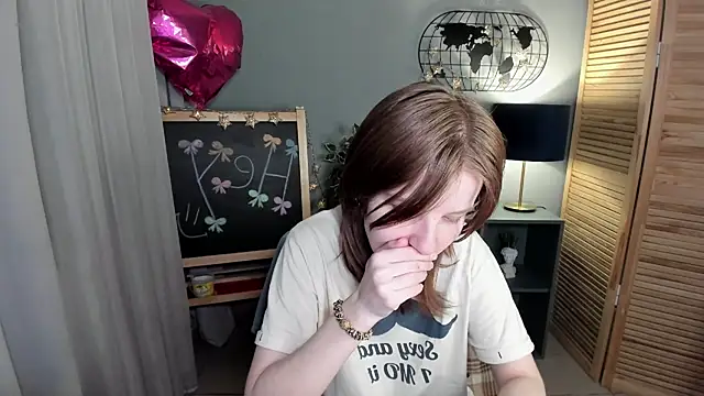 Snapshot of Madelaineses chatting on November 2025 09:13:01 AM Madelaineses online show from November 2025 09:13:01 AM