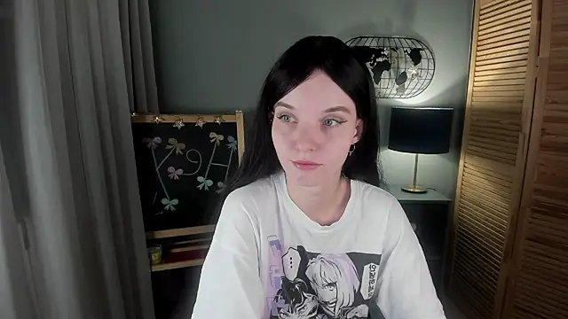 Snapshot of Madelaineses chatting on November 2025 08:47:01 AM Madelaineses online show from November 2025 08:47:01 AM