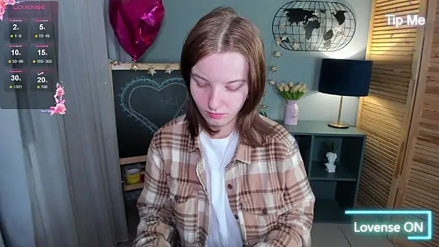 Snapshot of Madelaineses chatting on September 2025 08:32:02 AM Madelaineses online show from September 2025 08:32:02 AM