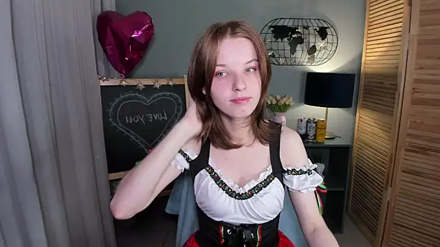 Snapshot of Madelaineses chatting on September 2025 08:42:01 AM Madelaineses online show from September 2025 08:42:01 AM