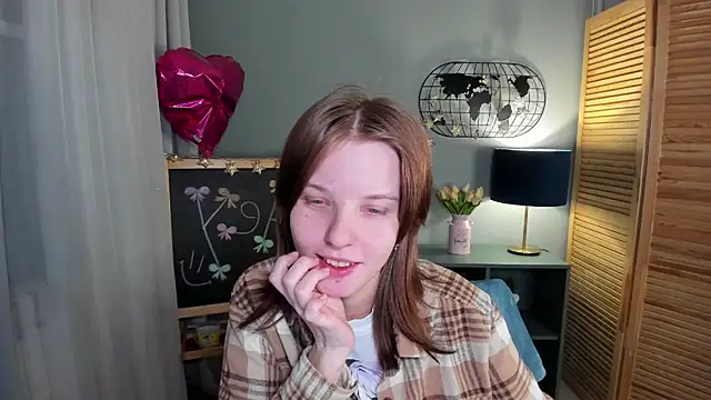 Snapshot of Madelaineses chatting on November 2025 09:12:02 AM Madelaineses online show from November 2025 09:12:02 AM