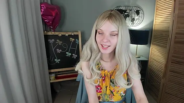 Snapshot of Madelaineses chatting on November 2025 09:24:02 AM Madelaineses online show from November 2025 09:24:02 AM