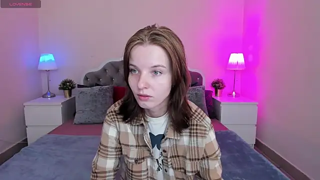 Snapshot of Madelaineses chatting on September 2025 09:42:02 AM Madelaineses online show from September 2025 09:42:02 AM
