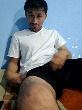 Snapshot of Mirreylatino chatting on November 2025 05:11:02 AM Mirreylatino online show from November 2025 05:11:02 AM